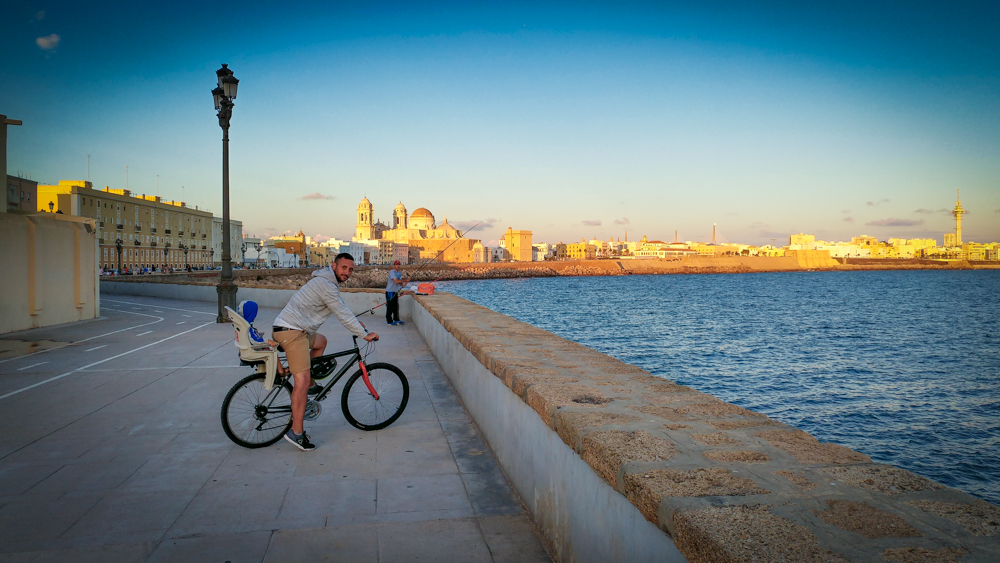 Cadice in bicicletta e tramonti sull’oceano